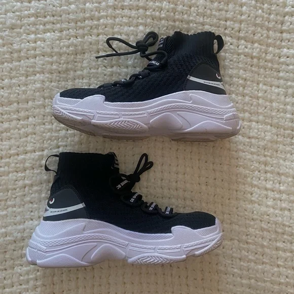 DB Shark Sneakers - Picture 2 of 4